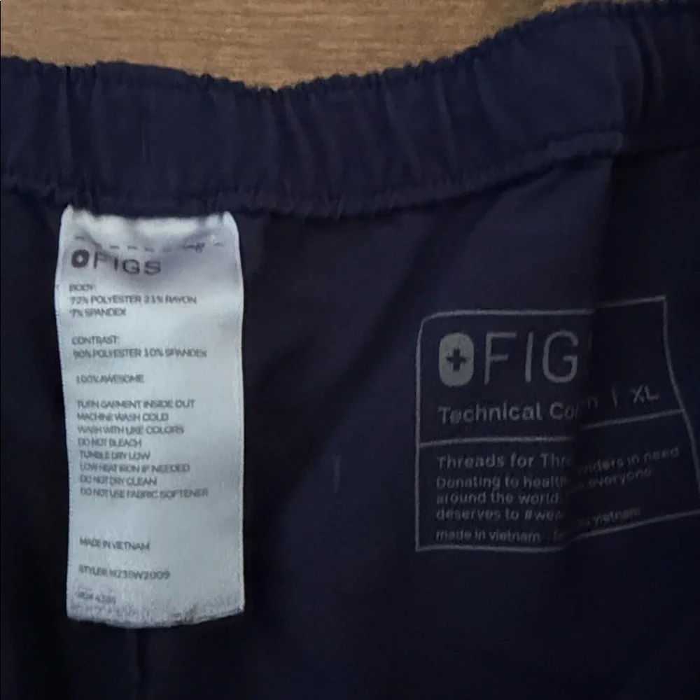 Figs navy scrub  Pants size: XL